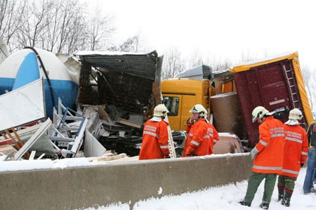http://www.russianaustria.com/forum/images/car-crash-auto-autounfall-salzburg-wien-russian_austria-2008-06.jpg