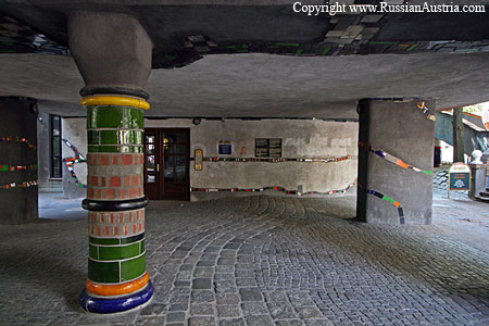 http://www.russianaustria.com/forum/images/dom-friedensreich_hundertwasser-wien_vienna-russian_austria-04.jpg