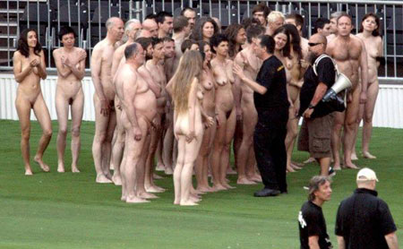 http://www.russianaustria.com/forum/images/spencer_tunick-vienna_wien-russian_austria-06.jpg