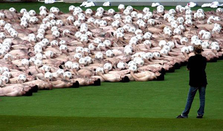 http://www.russianaustria.com/forum/images/spencer_tunick-vienna_wien-russian_austria-08.jpg